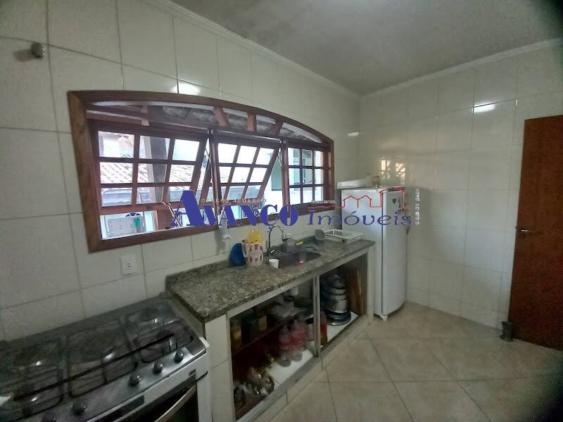 Casa à venda com 5 quartos, 302m² - Foto 4