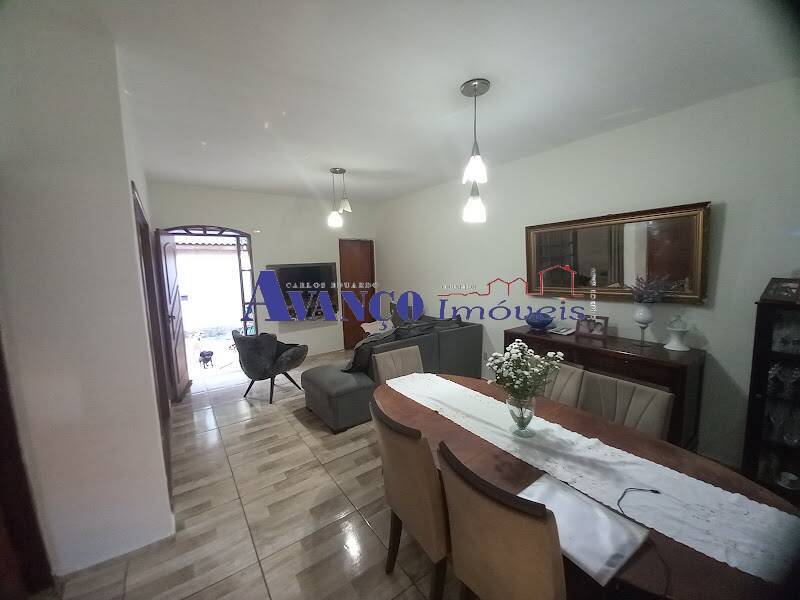 Casa à venda com 5 quartos, 302m² - Foto 1
