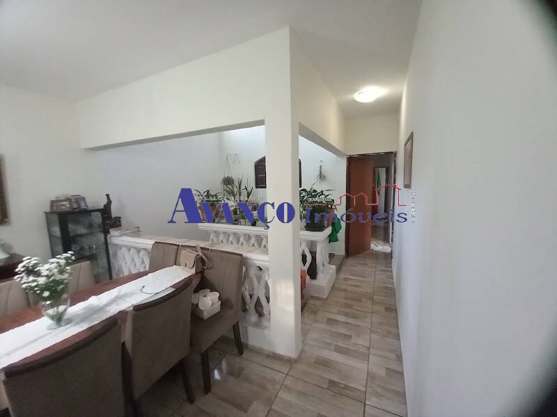 Casa à venda com 5 quartos, 302m² - Foto 3